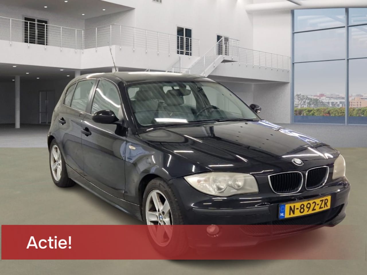 BMW 1-serie - 118i 5Drs Automaat Leder Airco 2e Eigenaar Velgen Cruise control - AutoWereld.nl