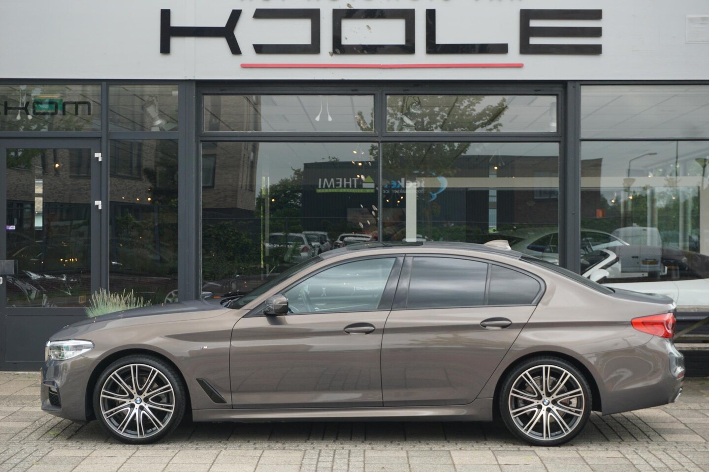 BMW 5-serie - 520i High Executive Edition | H&K | Dak | ACC - AutoWereld.nl
