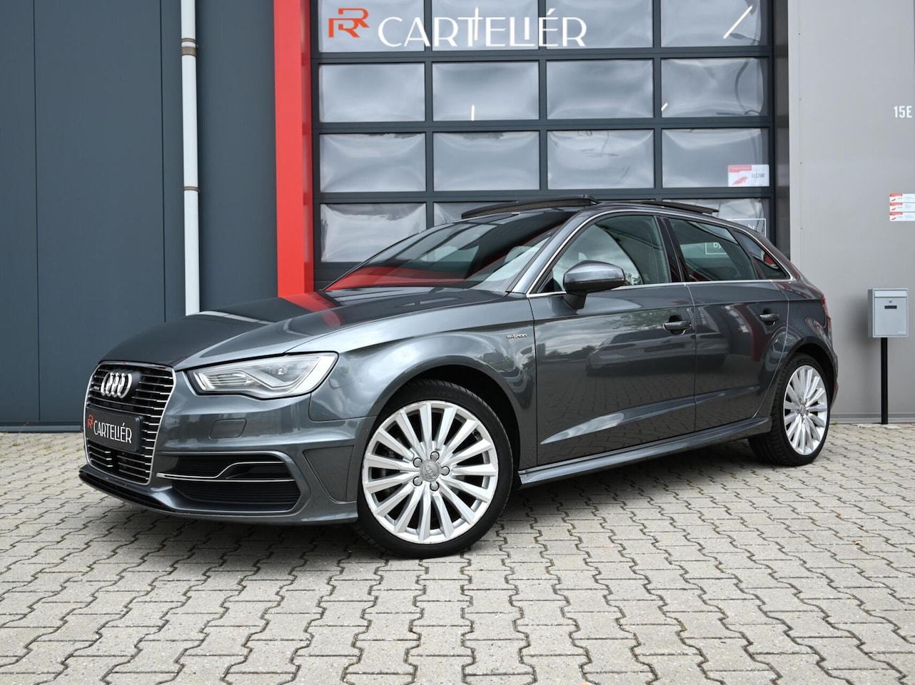 Audi A3 Sportback - 1.4 e-tron PHEV Ambition Pro Line Plus | S-Line | Pano | Keyless | Trekhaak | Alcantara | - AutoWereld.nl