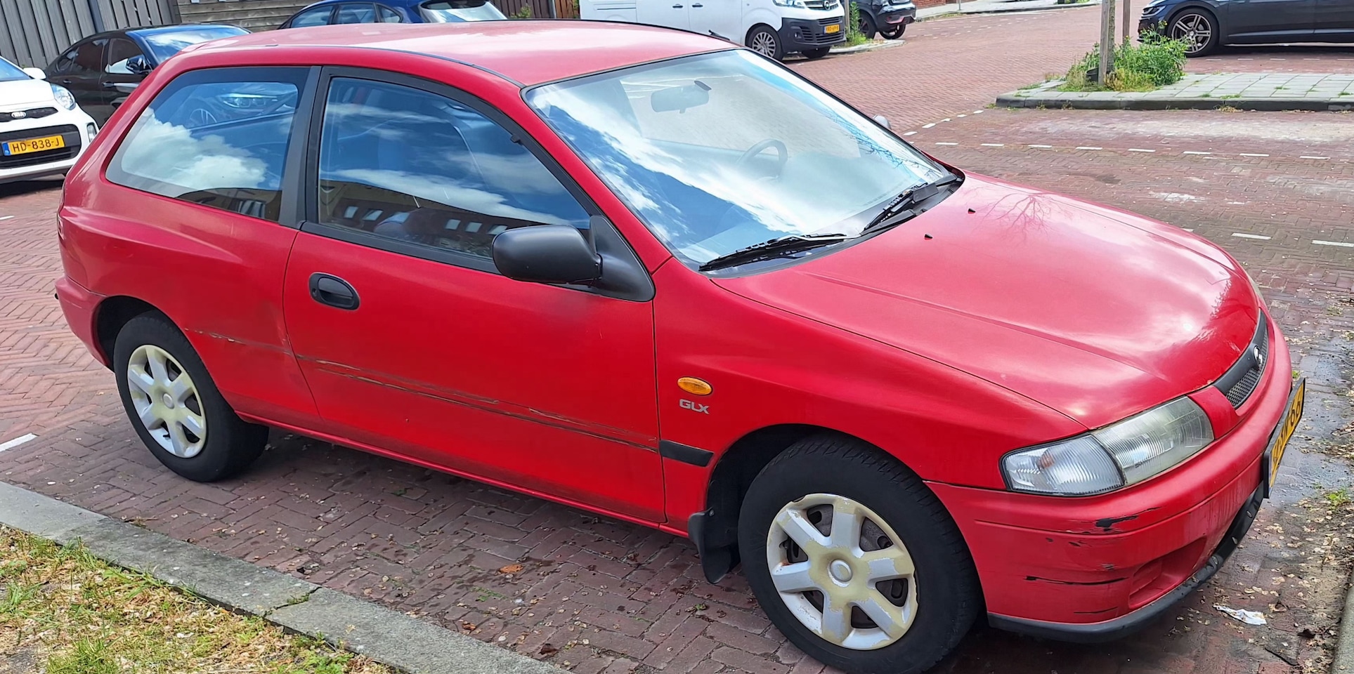 Mazda 323 - 1.3i P GLX - AutoWereld.nl