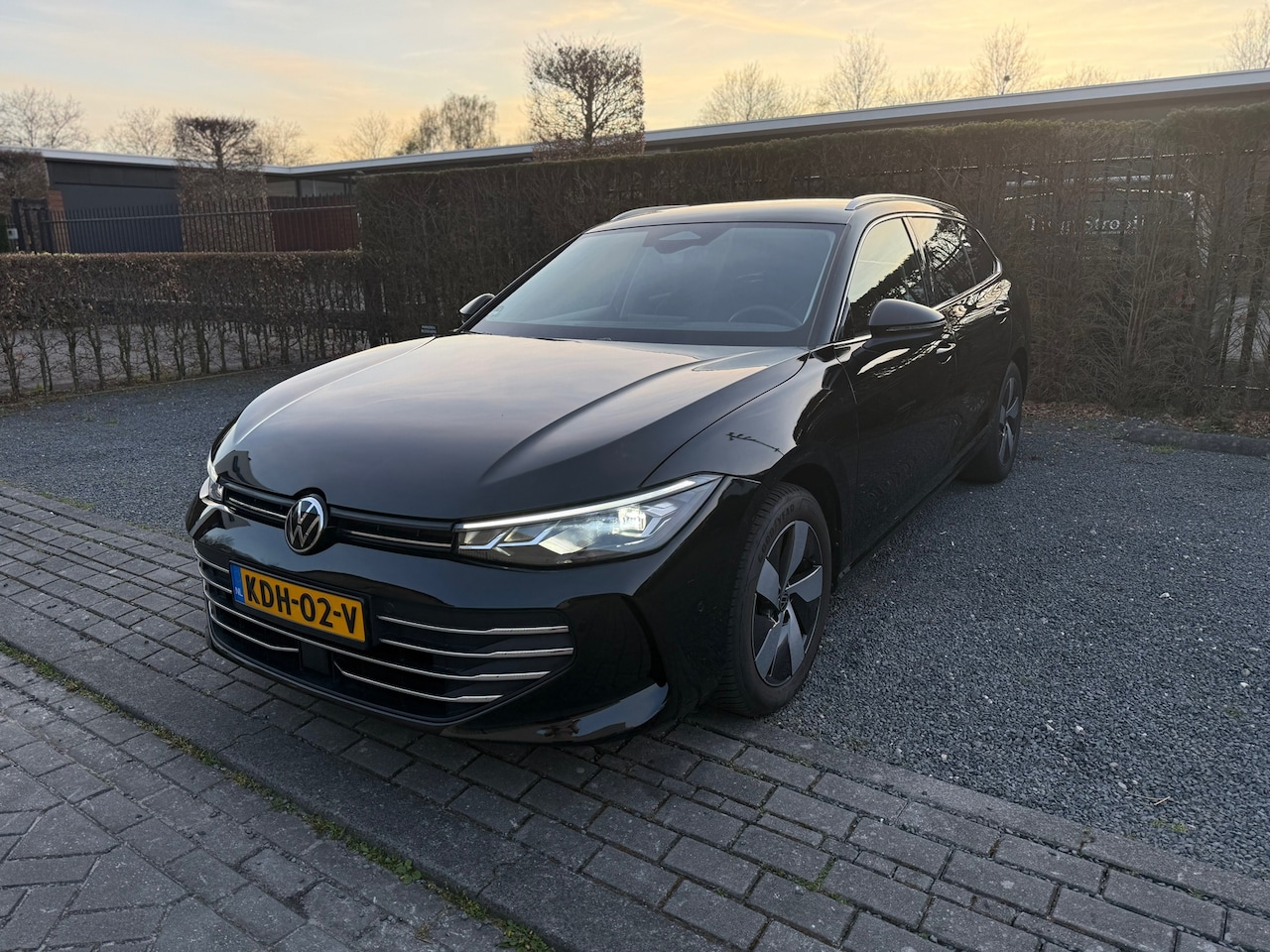 Volkswagen Passat Variant - 1.5 eTSI Elegance Business 2025 | NIEUW | CarPlay | Stoelverwarming | Stoelmassage | Stuur - AutoWereld.nl