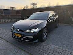 Volkswagen Passat Variant - 1.5 eTSI Elegance Business 2025 | NIEUW | CarPlay | Stoelverwarming | Stoelmassage | Stuur