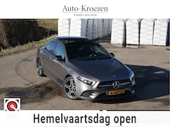 Mercedes-Benz A-klasse - 180 ///AMG Pakket | Pano | Night Pakket | Camera | Dealer onderhouden |