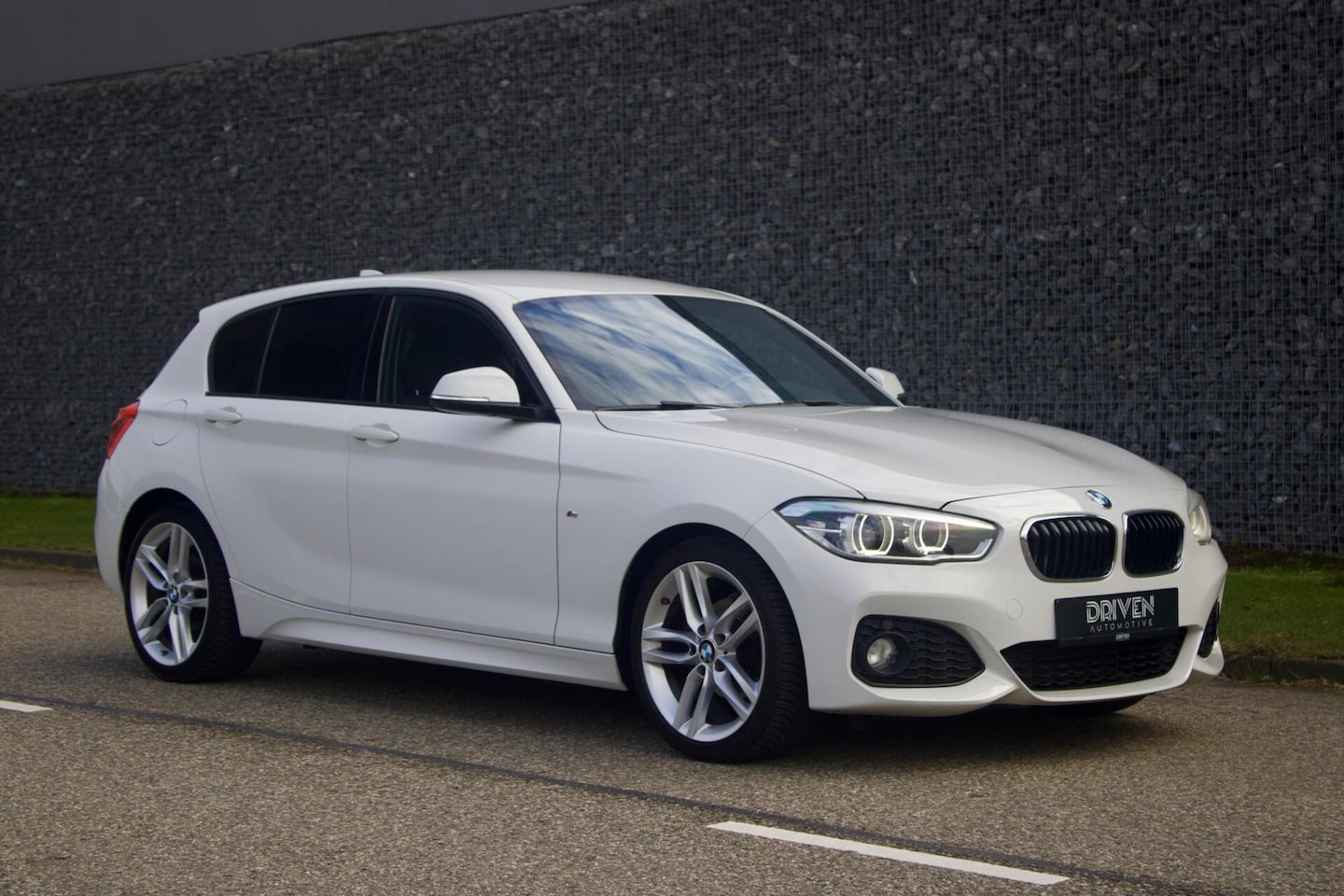 BMW 1-serie - 118i M Sport | Alcantara - Keyless - Navi - LED - AutoWereld.nl