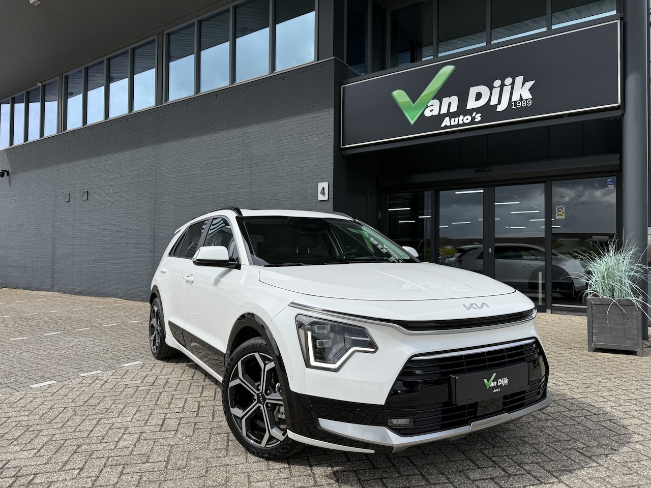 Kia Niro - 1.6 GDi PHEV Open Dak Navi Camera Trekhaak Memory Stoel.Harman Kardon - AutoWereld.nl