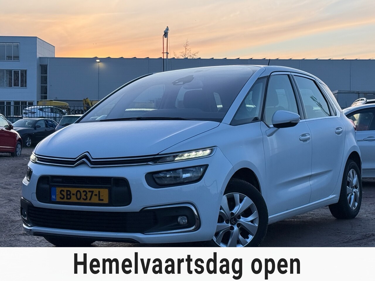 Citroën C4 Picasso - 1.2 PureTech Shin/ LED/ SCHERM - AutoWereld.nl