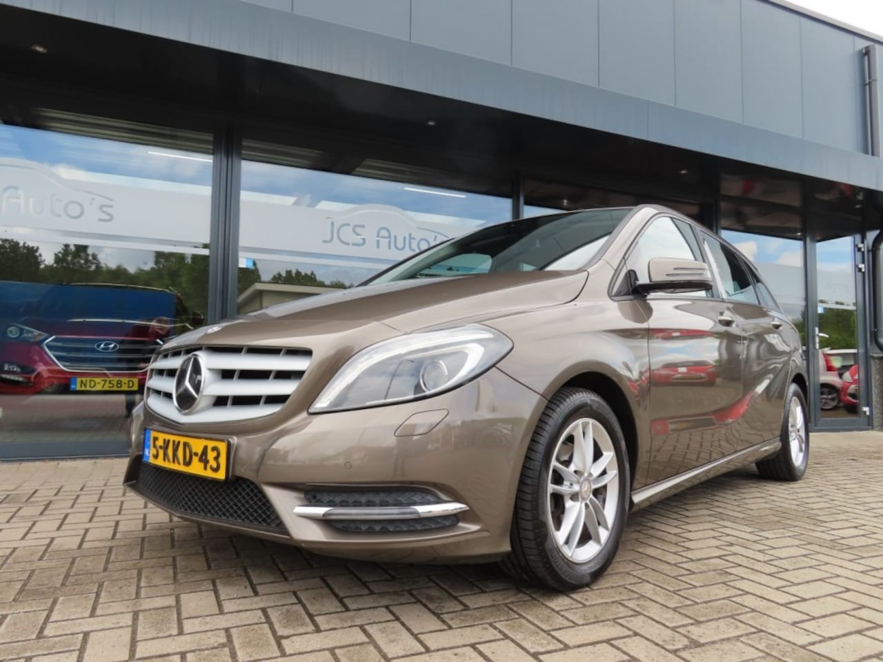 Mercedes-Benz B-klasse - 180 Ambition Aut. Ecc Navi Trekhaak 2x Pdc 2013 - AutoWereld.nl