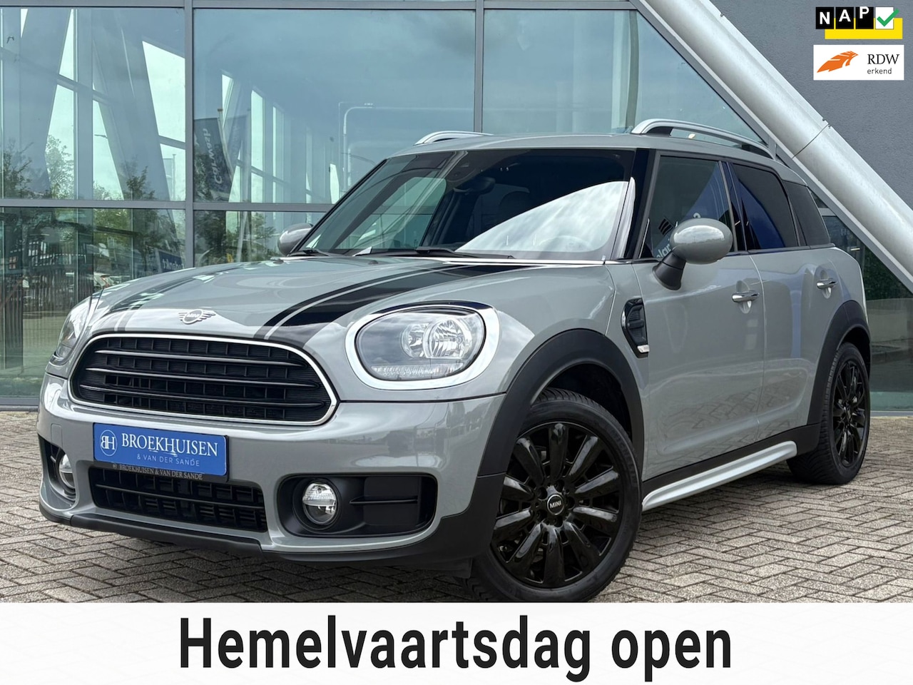 MINI Countryman - Mini 1.5 Cooper Salt Automaat / Trekhaak / HU Display - AutoWereld.nl