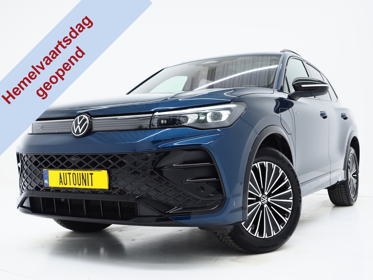 Volkswagen Tiguan - 1.5 eHybrid R-Line Edition | Panoramadak | Leder | Trekhaak | Harman/Kardon | HUD | Massag - AutoWereld.nl