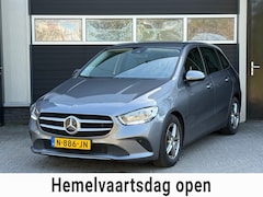 Mercedes-Benz B-klasse - 180 Business Solution Plus Navi, Stoelverwarming, Camera, Cruise,