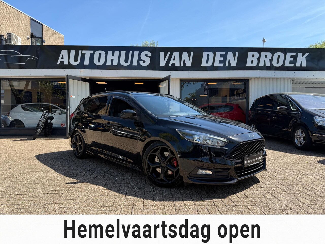Ford Focus Wagon - 2.0 ST 250Pk Navi Cruise Climate Ctr Camera DAB Xenon Leer Elek Pakket Nw Apk - AutoWereld.nl