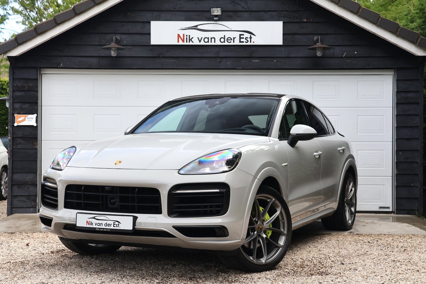 Porsche Cayenne Coupé - 3.0 E-Hybrid-Lightweight-Sportuitlaat-Luchtvering-Carbon - AutoWereld.nl
