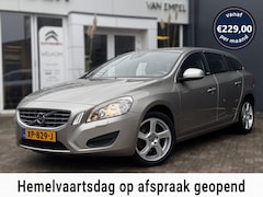 Volvo V60 - 1.6 T4 Kinetic | 180 PK | Automaat | Trekhaak | Climate Control | Stoelverwarming | Naviga