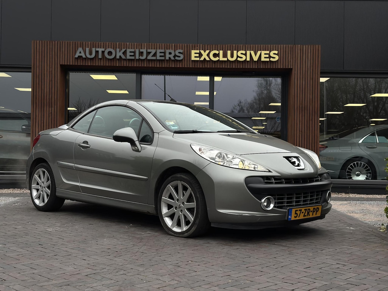 Peugeot 207 CC - 1.6 VTi Roland Garros Leer Clima Cruise Open Dak Automaat! - AutoWereld.nl