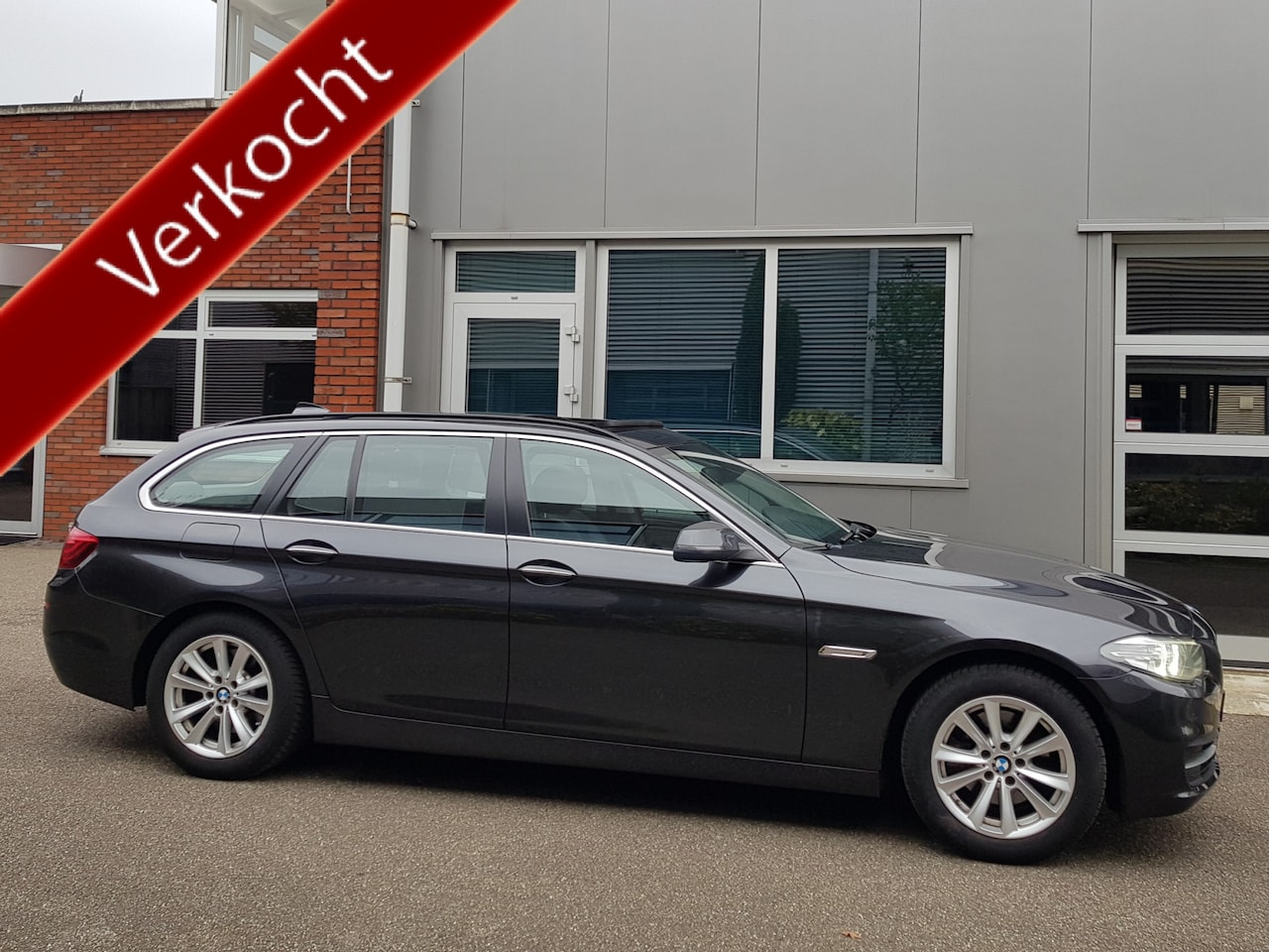 BMW 5-serie Touring - 518D 2.0 Aut8 Euro6 Pano Leder Navi Xenon - AutoWereld.nl