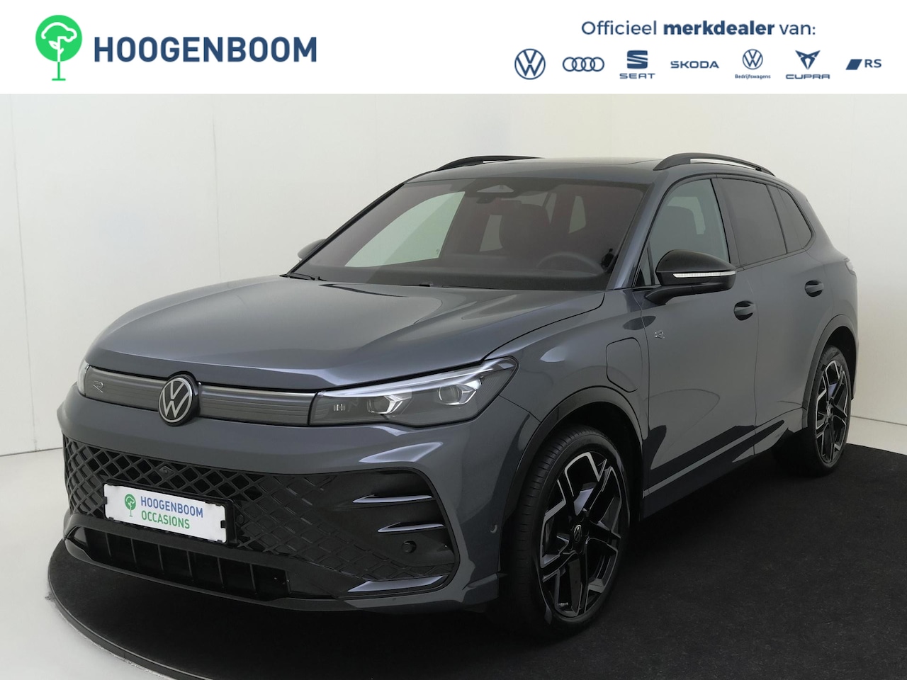 Volkswagen Tiguan - 1.5 eHybrid R-Line Edition | SoH 98% | Panoramadak | Trekhaak | Lederen bekleding | Head-u - AutoWereld.nl