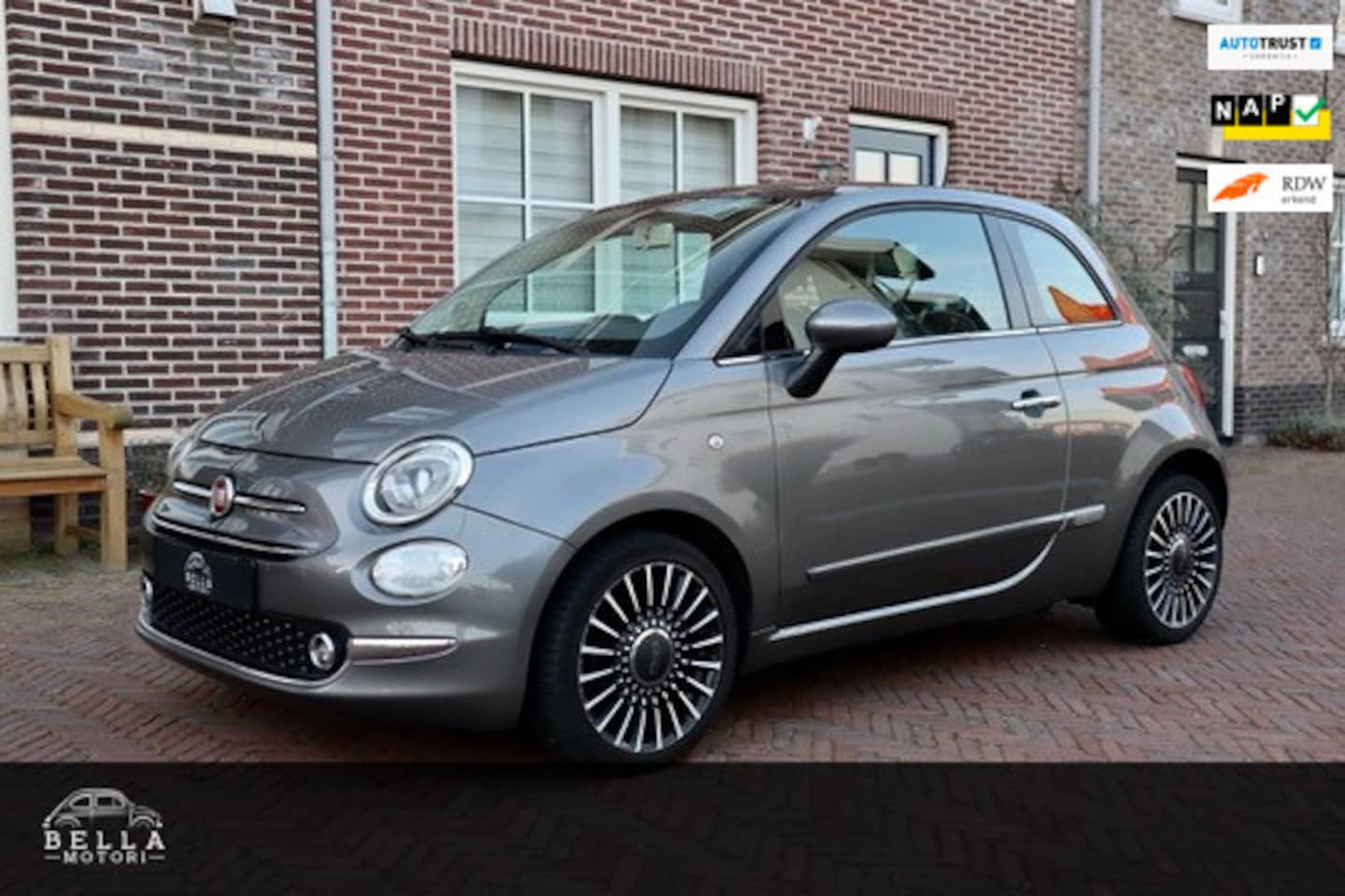 Fiat 500 - 0.9 TwinAir Lounge Automaat | Panoramadak | Airconditioning | Uconnect | Lichtmetalen velg - AutoWereld.nl