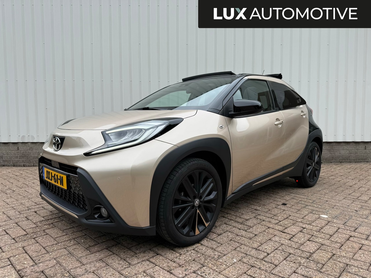 Toyota Aygo X - 1.0 VVT-i MT Pulse 1.0 VVT-i MT Pulse, Air, Cabrio, CarPlay, Camera, Navi, Keyless, 18'', Two-tone - AutoWereld.nl