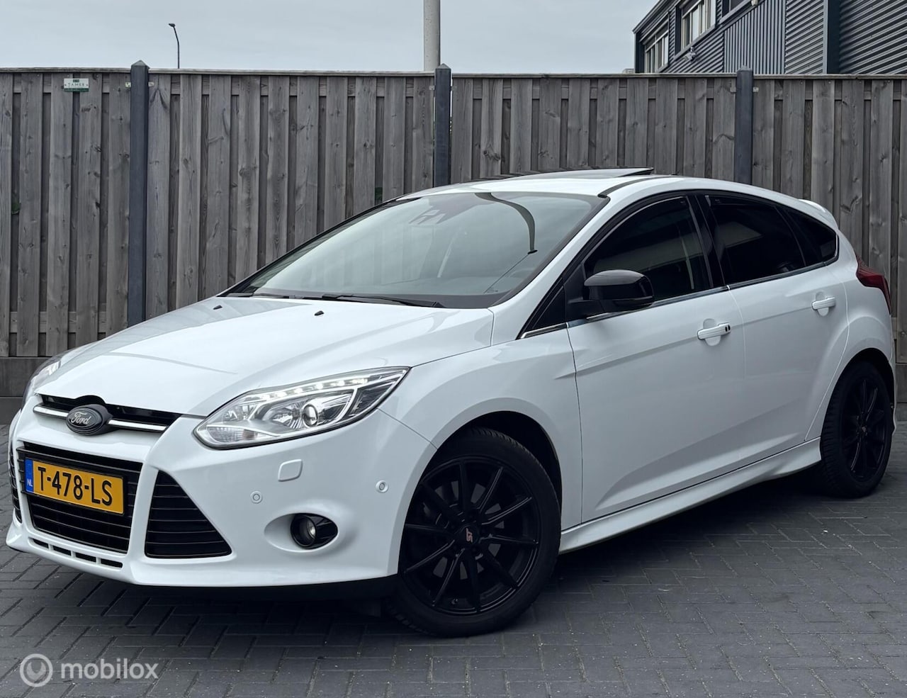 Ford Focus - 1.6 EcoBoost Titanium/SCHUIFDAK/NW DISTRUBUTIE/ - AutoWereld.nl