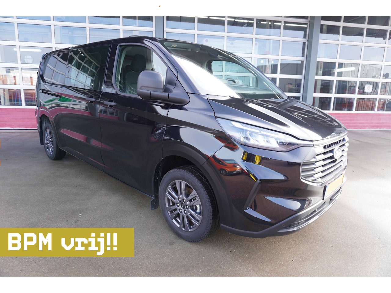 Ford Transit Custom - 320L 2.0 TDCI 150PK L2H1 Trend Dubbelcabine Schuifdeur L/R Nr. V136 | Airco | Cruise | Nav - AutoWereld.nl
