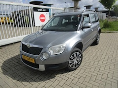 Skoda Yeti - 1.2 TSI Active, Pano, Navi
