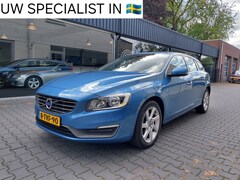 Volvo V60 - 1.6 T3 Momentum Dealer onderhouden Regensensor Telefoon Navi Clima Cruise Electrisch inkla