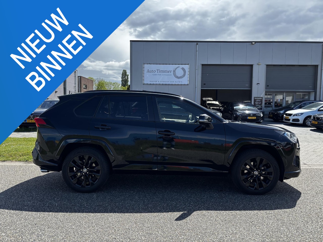 Toyota RAV4 - 2.5 Hybrid AWD Black Edition Panodak 4x4 BOMVOL! - AutoWereld.nl