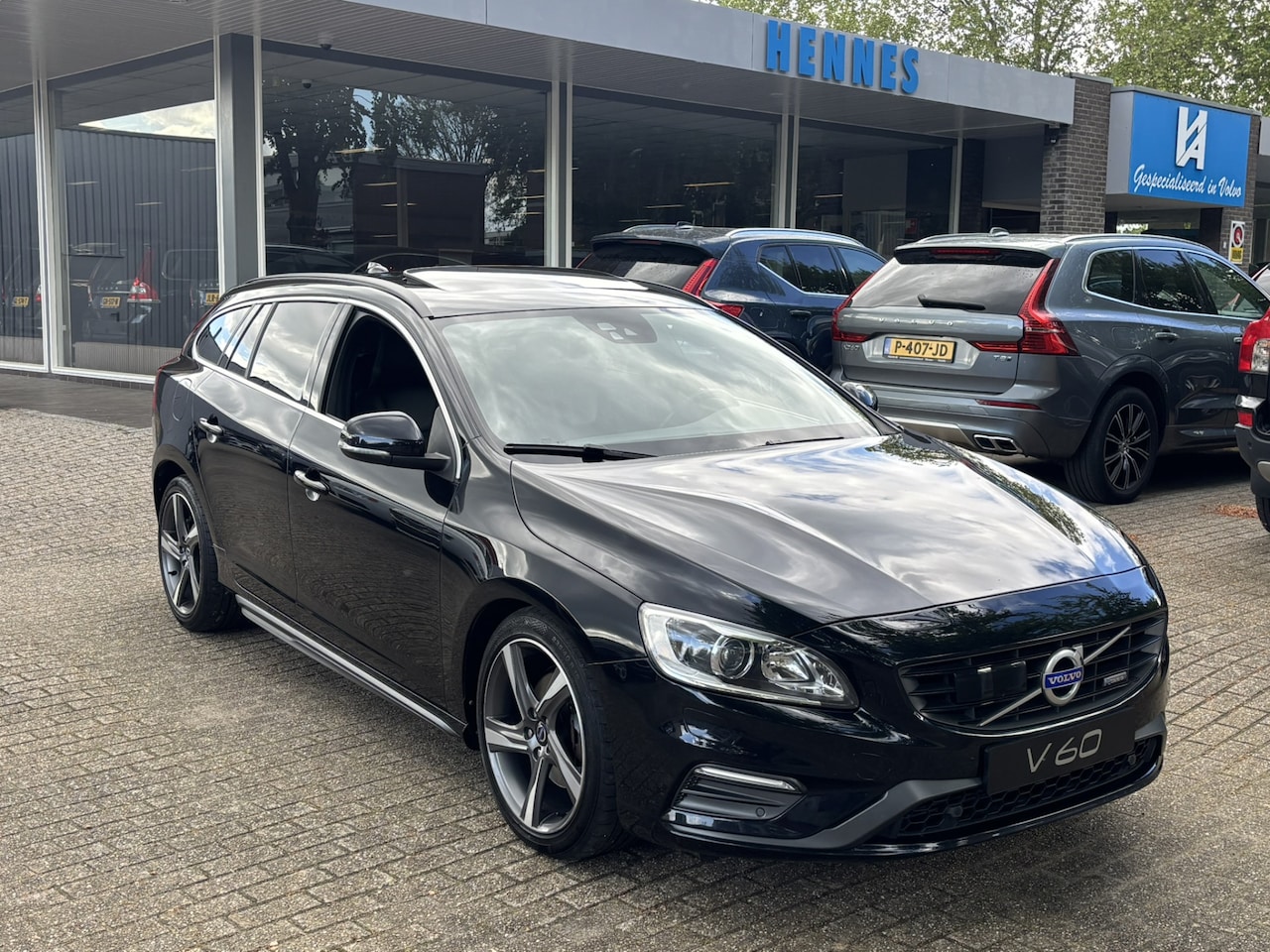Volvo V60 - 2.0 T5 245pk Aut8 R-Design Schuifdak Driver Support Standkachel - AutoWereld.nl