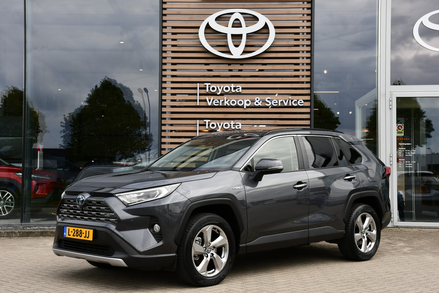 Toyota RAV4 - 2.5 Hybrid Executive Automaat 218pk | Alarm Klasse 3 | Trekhaak | JBL | Lederen bekleding - AutoWereld.nl