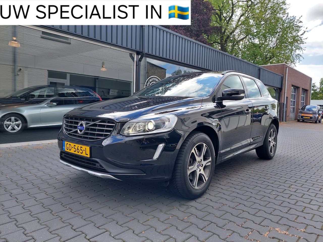 Volvo XC60 - 2.0T5 FWD Momentum Dealer onderhouden Xenon Telefoon Origineel NL Navi PDC Regensensor Tre - AutoWereld.nl