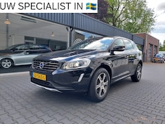 Volvo XC60 - 2.0T5 FWD Momentum Dealer onderhouden Xenon Telefoon Origineel NL Navi PDC Regensensor Tre