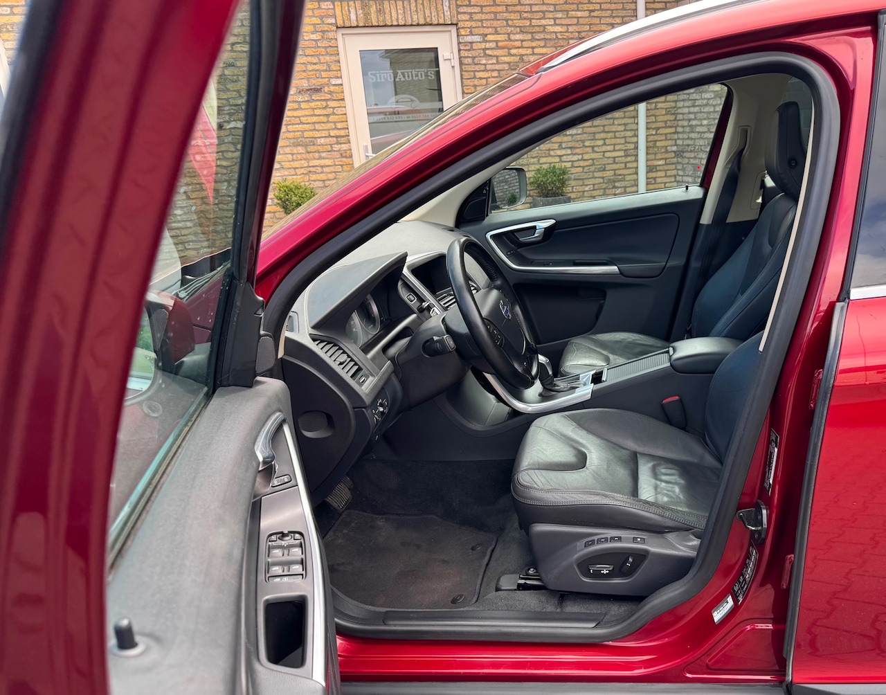 Volvo XC60 - 2.0 T5 Kinetic Bj 2013 Automaat Trekhaak - AutoWereld.nl