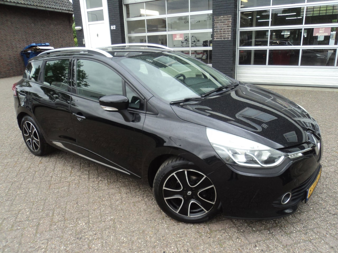Renault Clio Estate - 1.5 dCi ECO Expression Cruise PDC Navigatie - AutoWereld.nl