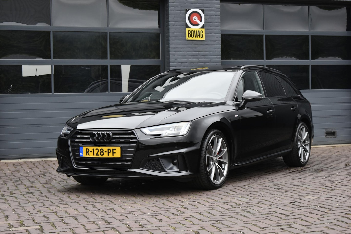 Audi A4 Avant - 40 TFSI Sport S line black edition 40 TFSI Sport S-Line Black Edition - AutoWereld.nl