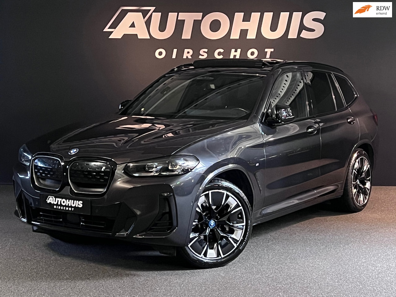 BMW iX3 - High Executive 80 kWh Edition M Pano/Stuurverwarming/H&K/Memory M stoelen/360 Camera/ACC/2 - AutoWereld.nl