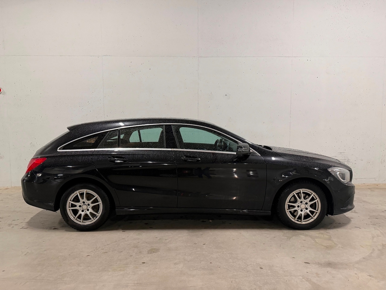 Mercedes-Benz CLA-klasse Shooting Brake - 200 CDI AMG Aut. Navi Leer - AutoWereld.nl