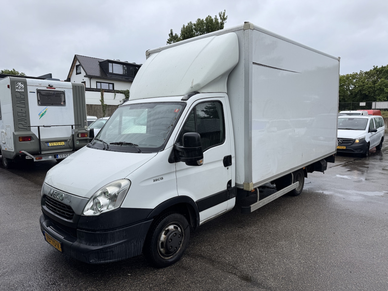 Iveco Daily - 35C13 130pk meubelbak + hydr. laadklep 3500kg - AutoWereld.nl