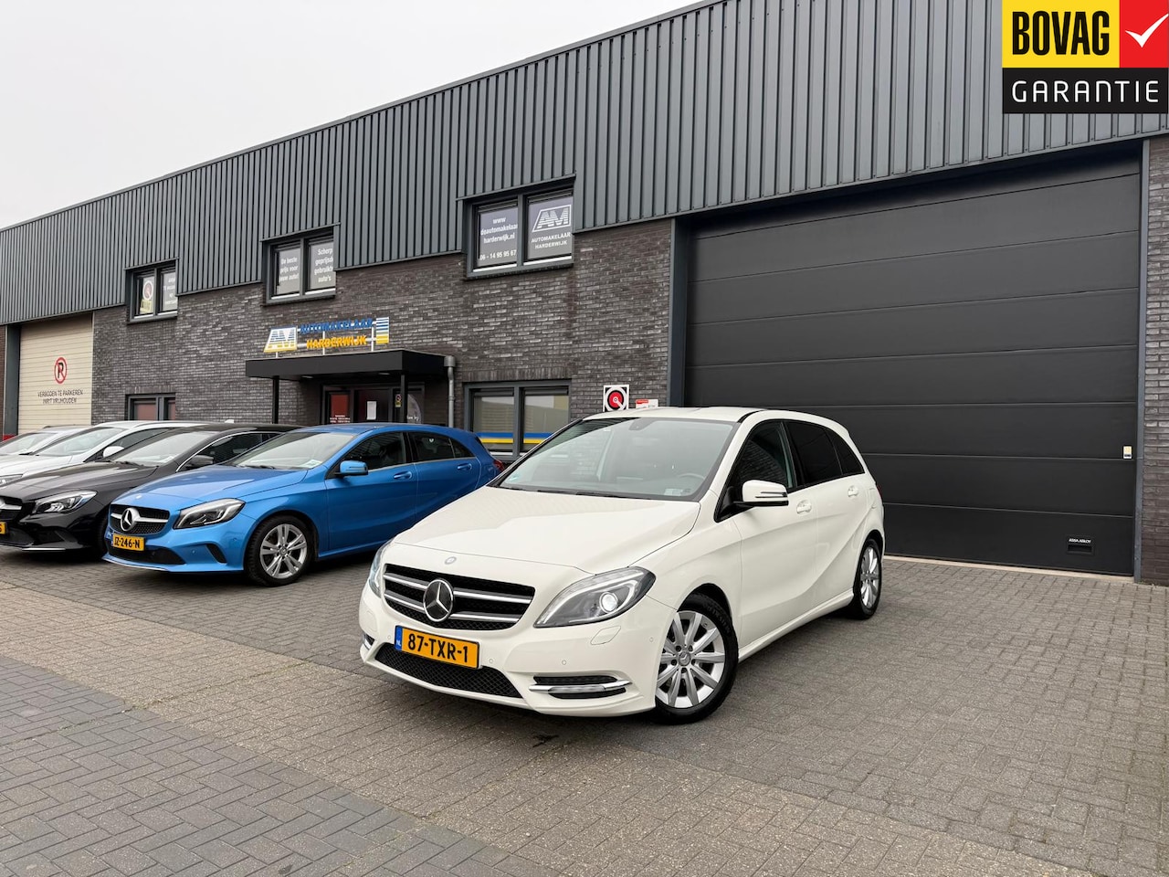 Mercedes-Benz B-klasse - 180 Ambition | 12MND GARANTIE | CRUISE | XENON | LMV | TREKHAAK | NAVI | - AutoWereld.nl