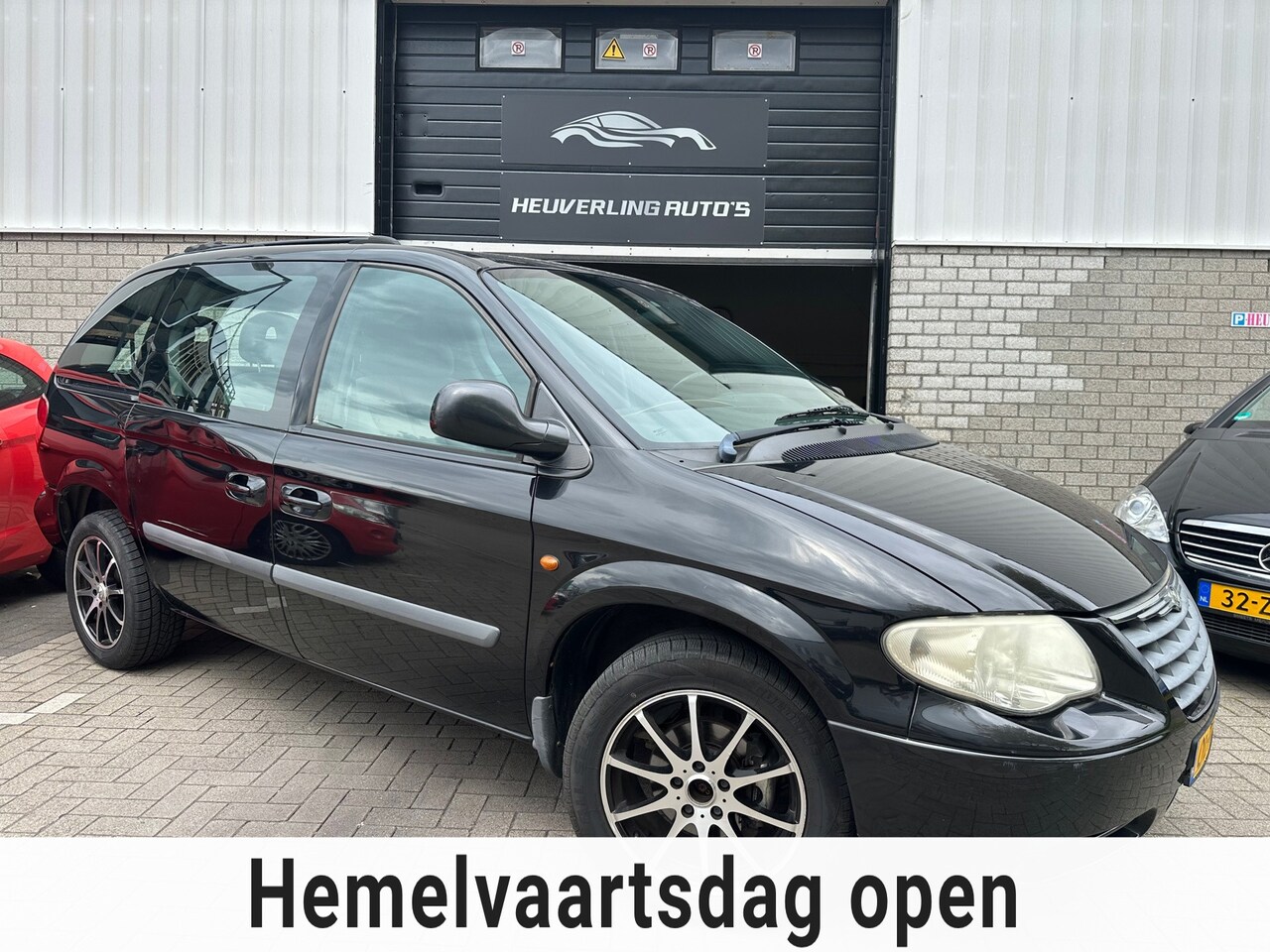 Chrysler Voyager - 3.3i V6 SE Luxe | Automaat | Airco | 7 Persoons - AutoWereld.nl