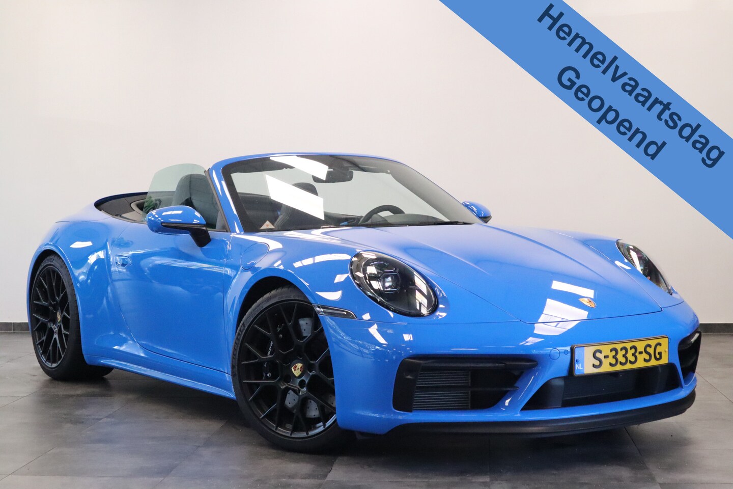 Porsche 911 Cabrio - 3.0 Carrera 4 GTS Sport Chrono X- Sight NL Auto 480PK! Shark blue Dealer onderhouden * Hem - AutoWereld.nl