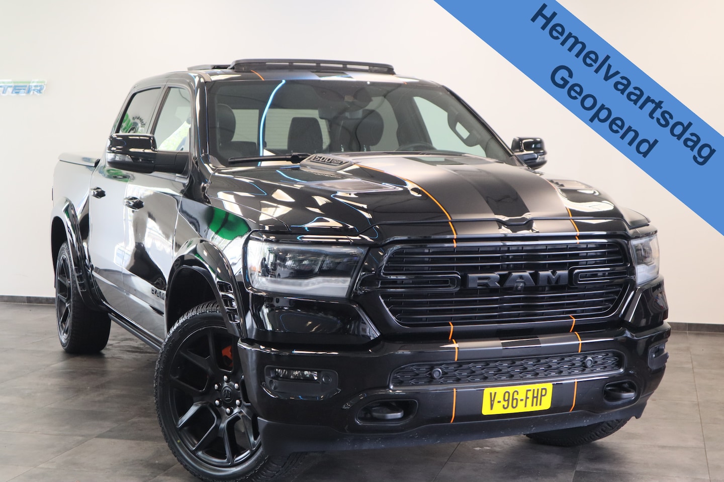 Dodge Ram 1500 - 5.7 V8 4x4 Crew Cab Limited ACC Head-UP Side steps NL Auto 401PK VCP * Hemelvaartsdag geop - AutoWereld.nl