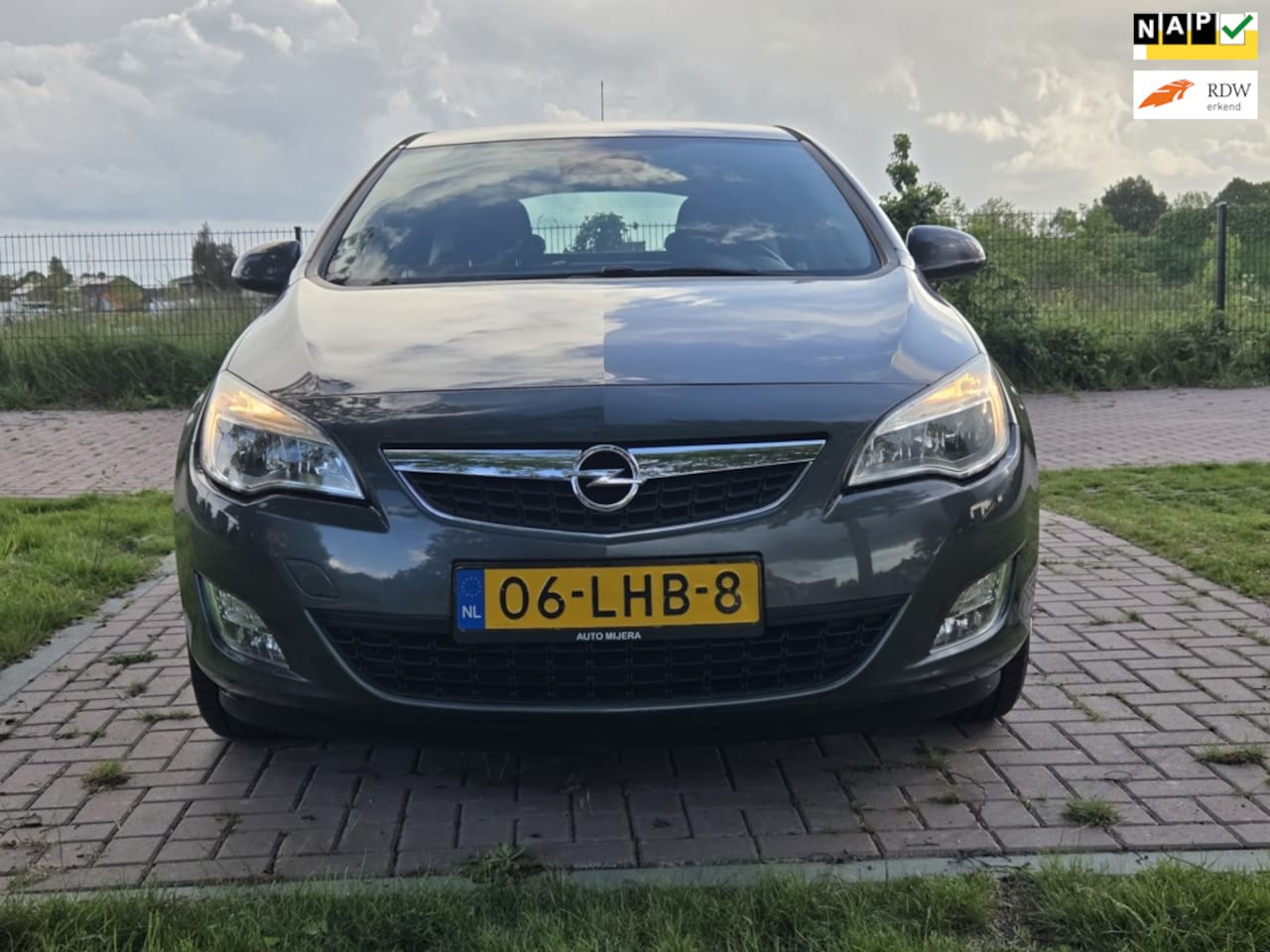 Opel Astra - J 1.6 Edition | 192.297 KM |NAP | Goed onderhouden + Nette staat - AutoWereld.nl