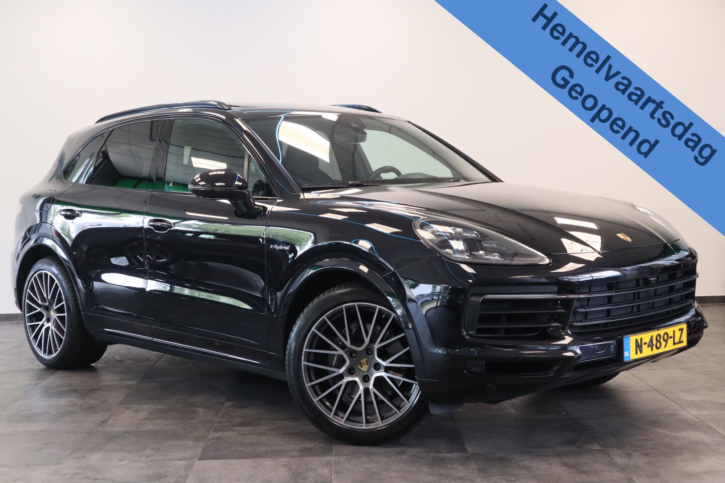 Porsche Cayenne - 3.0 E-Hybrid Panoramadak Luchtvering Matrix 21"LM * Hemelvaartsdag geopend van 12:00 tot 1 - AutoWereld.nl