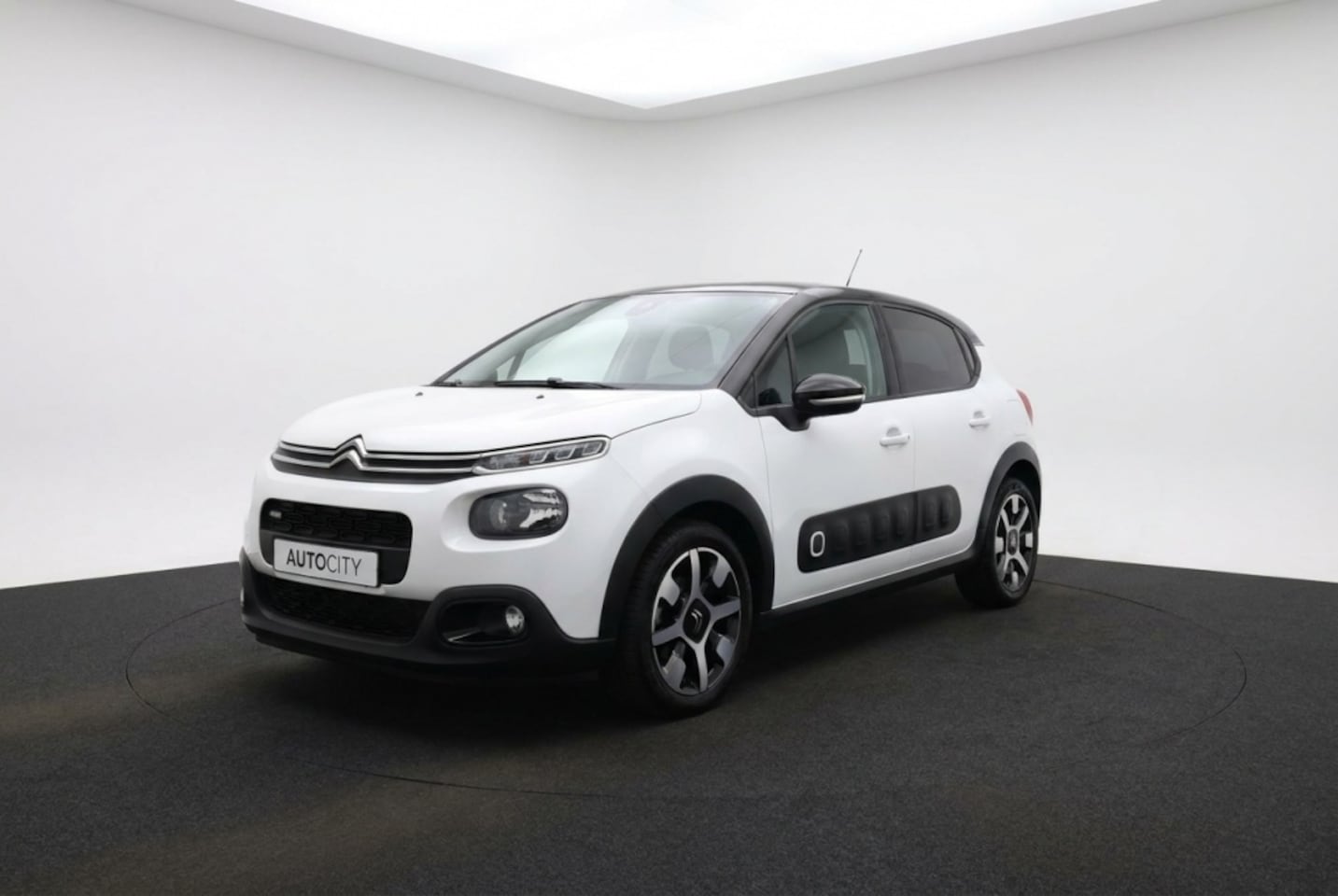 Citroën C3 - 1.2 PureTech Shine Camera l Navi l Cruise - AutoWereld.nl