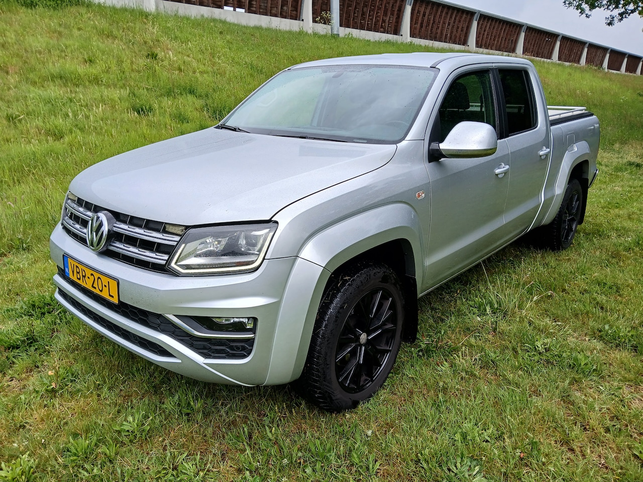 Volkswagen Amarok - 3.0 TDI 4Motion DC Highline 5 persoons grijs kenteken - AutoWereld.nl