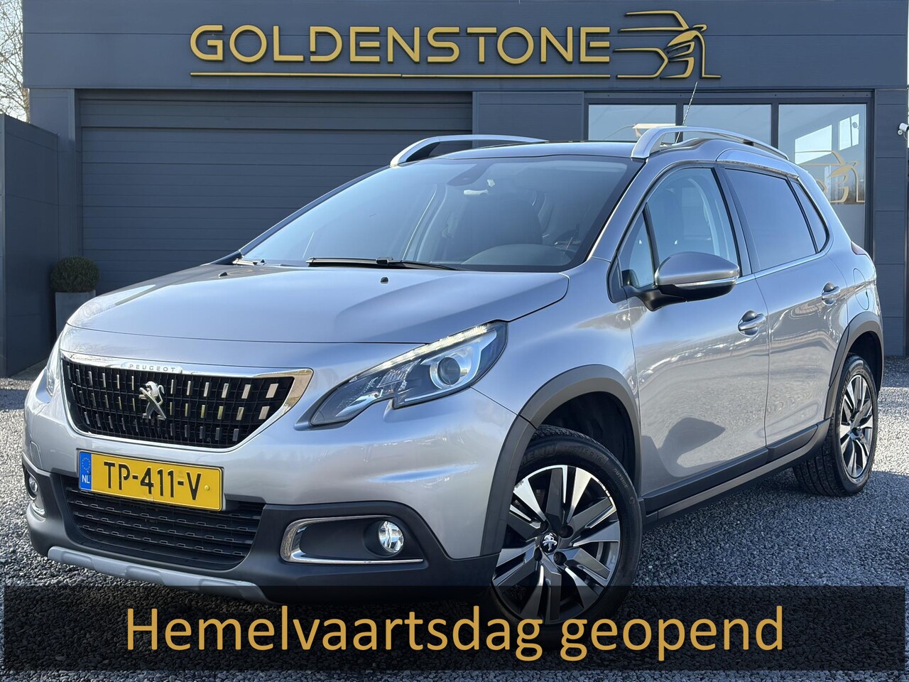 Peugeot 2008 - 1.2 PureTech Allure 2e Eigenaar,Pano,Navi,Trekhaak,Camera,110pk,Pdc,Clima,Cruise,Halfleder - AutoWereld.nl