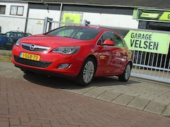 Opel Astra - 1.4 Cosmo / AIRCO /5 drs / 17 inch velgen
