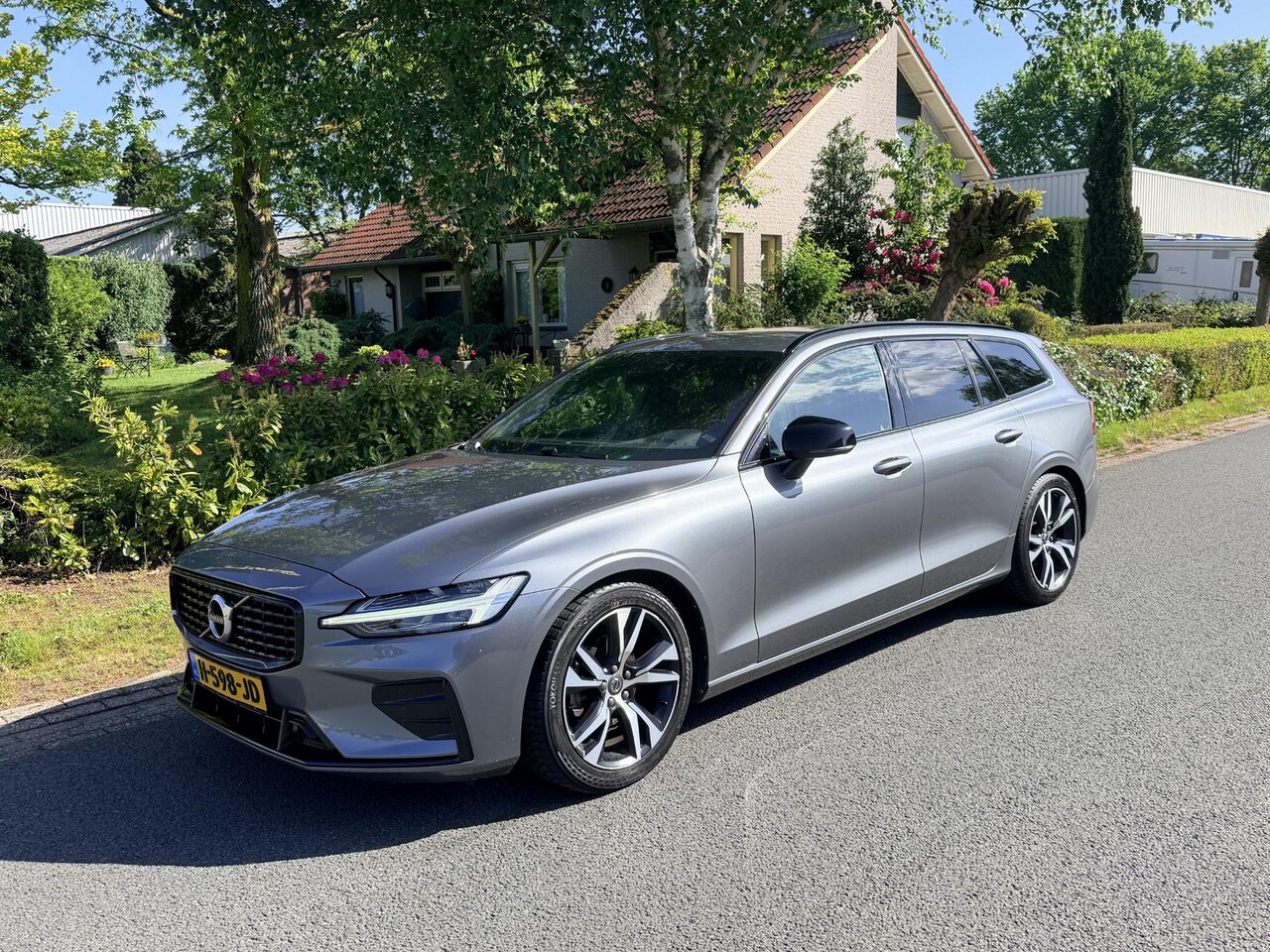 Volvo V60 - 2.0 D3 150PK R-Design•Automaat - AutoWereld.nl