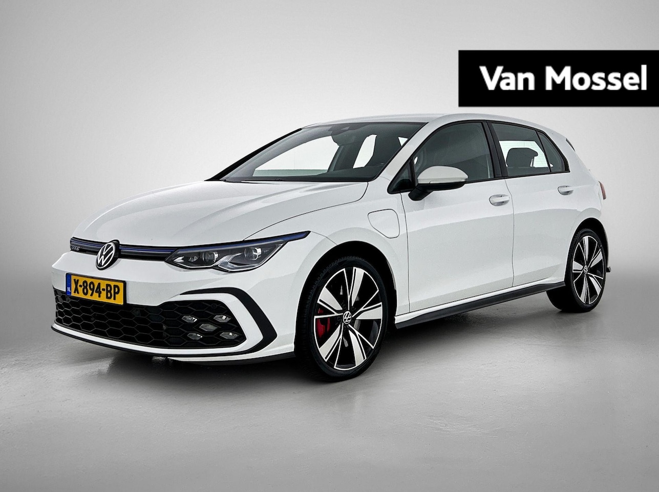 Volkswagen Golf - 1.4 eHybrid GTE | 245 PK | SoH ... | Stoelverwarming | All Season Banden | Parkeersensoren - AutoWereld.nl