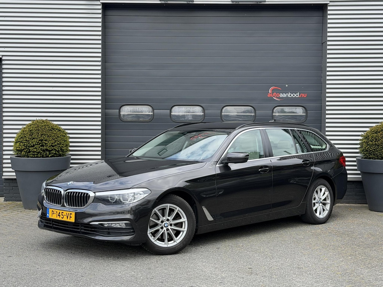 BMW 5-serie Touring - 520d High Executive | Camera | Lederen Bekleding | Elektrische Trekhaak | Elektrische Acht - AutoWereld.nl